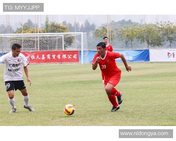赛后分析：深圳足球队与重庆足球队在比赛中的战术灵活性对比探讨