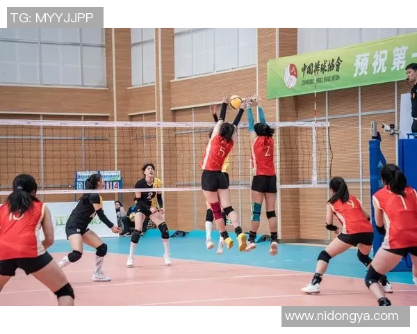 重庆排球队以94分稳居总决赛积分榜首位争夺冠军希望依然强劲