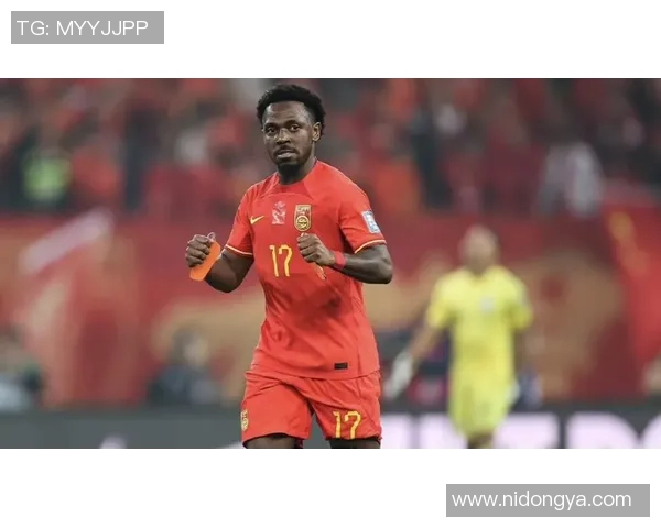 足球明星与黑人孩子的温馨瞬间展现梦想与希望的力量 足球明星与黑人孩子的温馨瞬间展现梦想与希望的力量