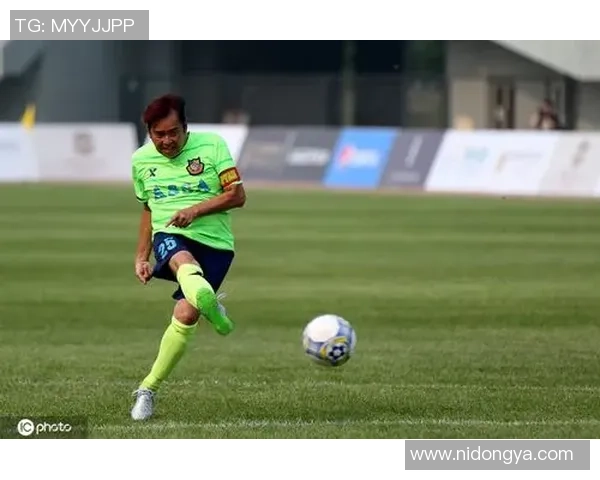 足球场上的颜值盛宴盘点那些令人心动的足球明星魅力瞬间 足球场上的颜值盛宴盘点那些令人心动的足球明星魅力瞬间