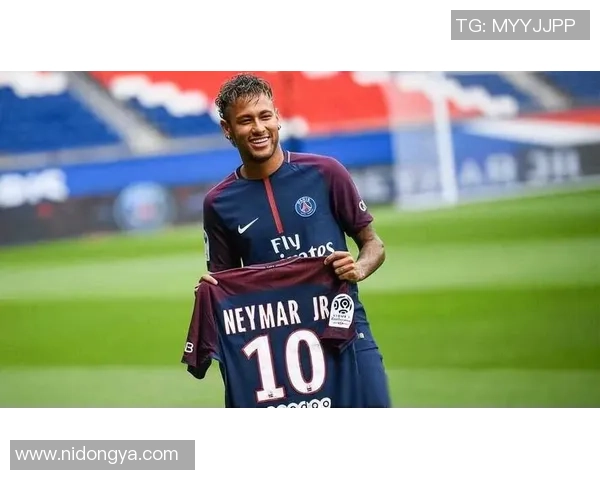 足球明星时尚穿搭大揭秘：从场上到场下的潮流风格展示